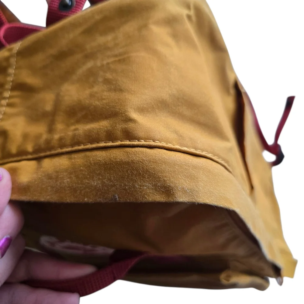 Fjallraven | Kanken Classic Backpack for Everyday | Acorn/Ox Red - Picture 8 of 14